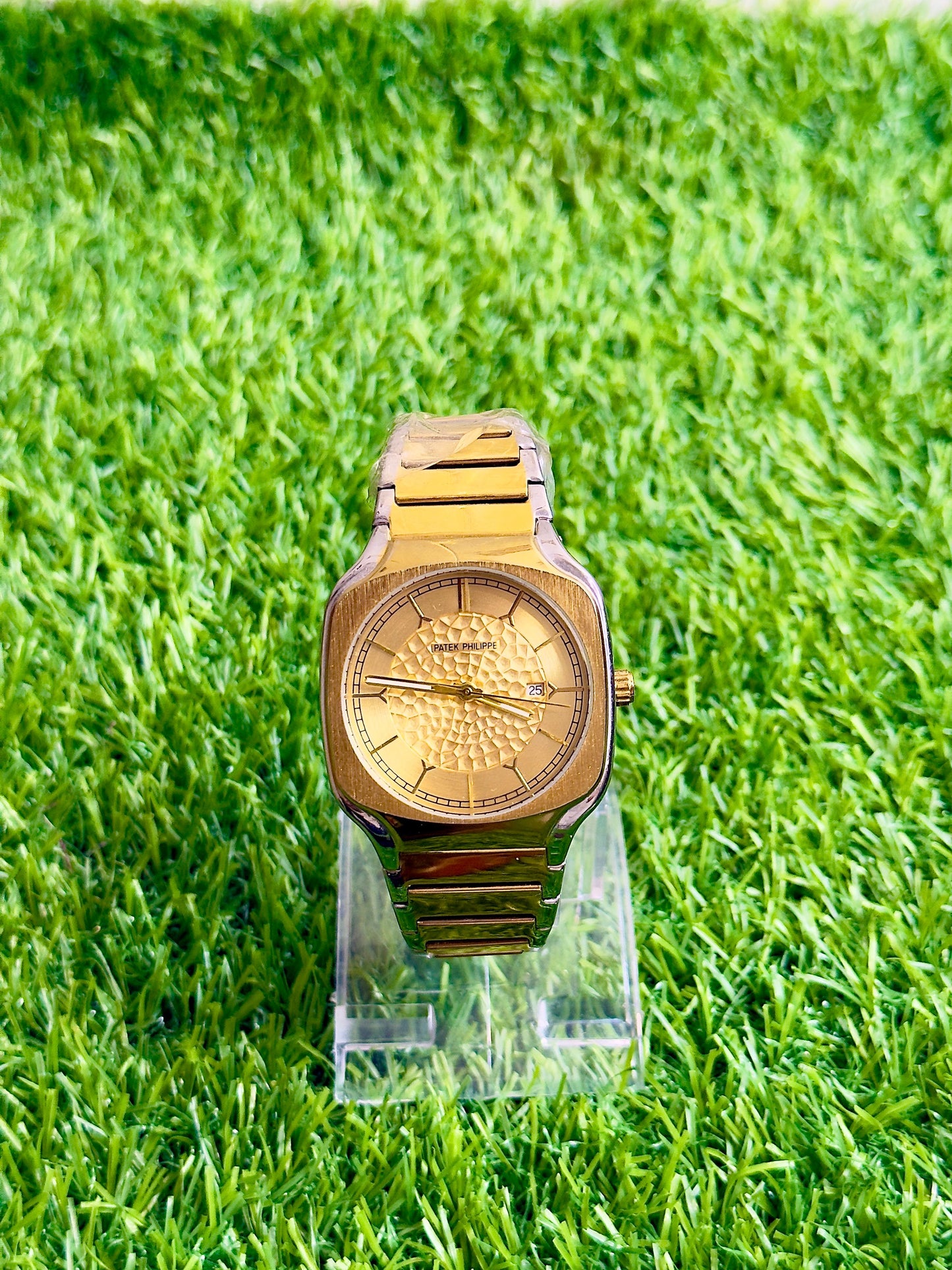 Patek Philippe Square Watch – Classic Design | Butterfly Lock | Date & Time