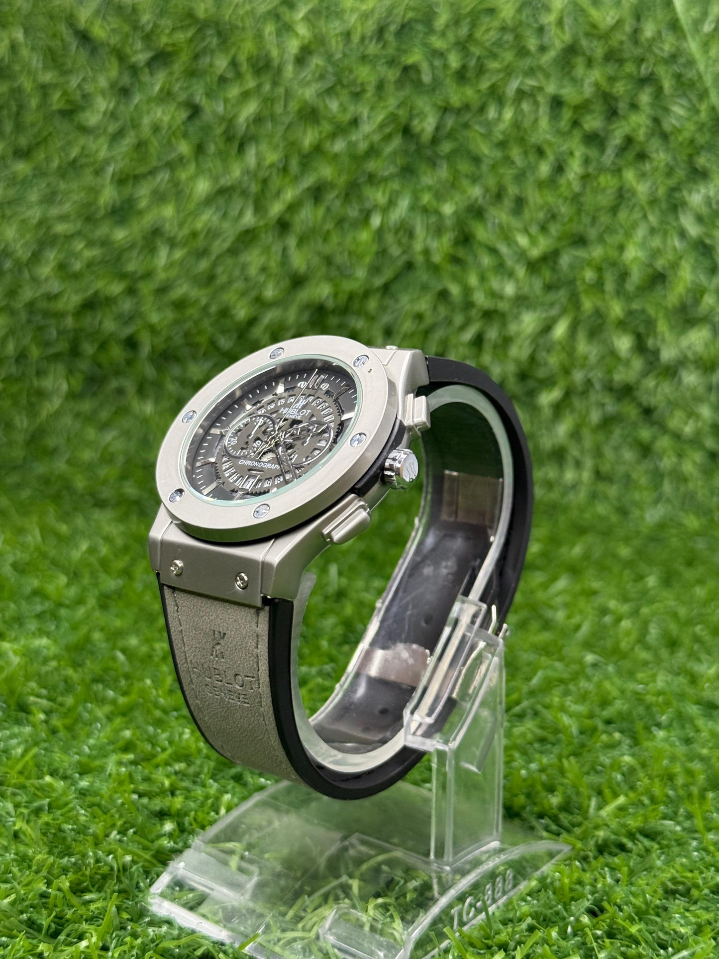 Luxury Men's Silver Chronograph Watch – Premium Leather Strap