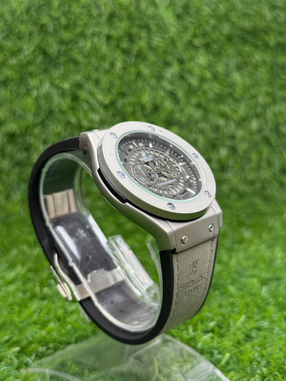Luxury Men's Silver Chronograph Watch – Premium Leather Strap