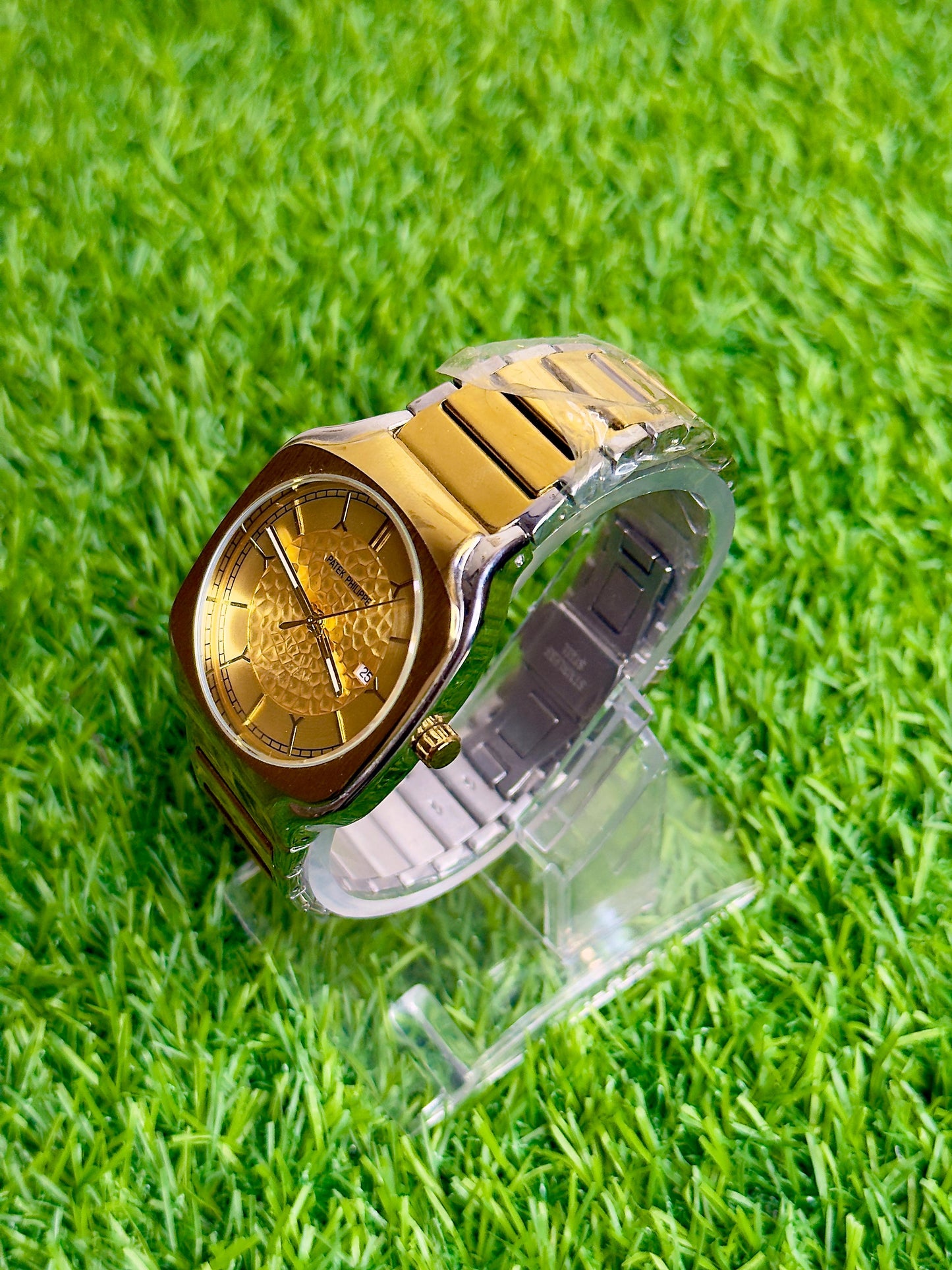 Patek Philippe Square Watch – Classic Design | Butterfly Lock | Date & Time