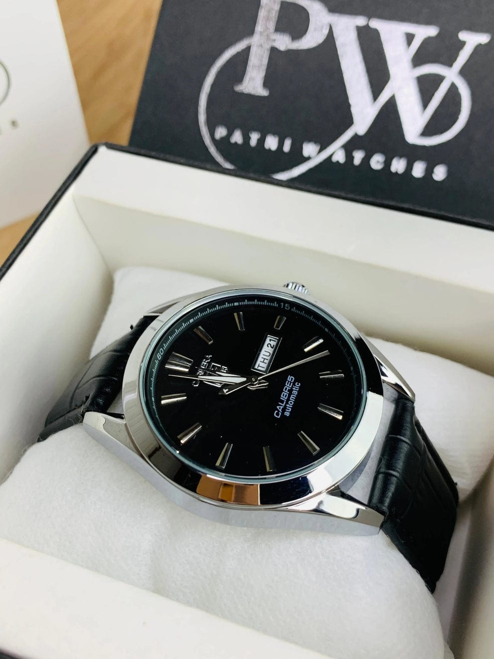 TAG Carrera Calibre 5 – Day & Date | Leather Strap | Quartz Movement