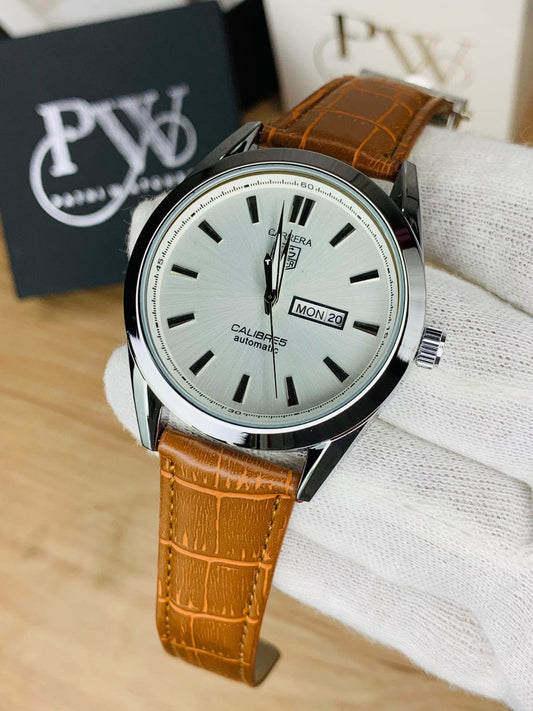 TAG Carrera Calibre 5 – Day & Date | Leather Strap | Quartz Movement