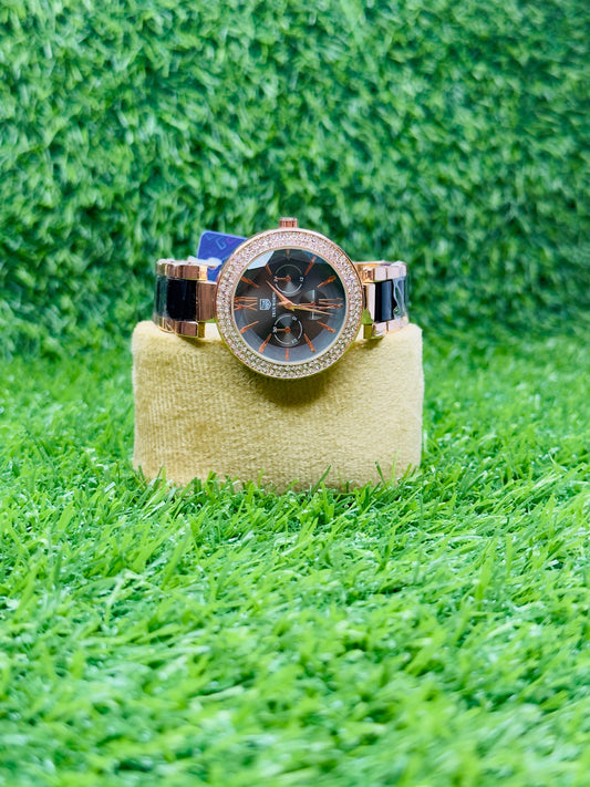 Female Elegant Rose Gold Crystal Watch – True Worth Collection